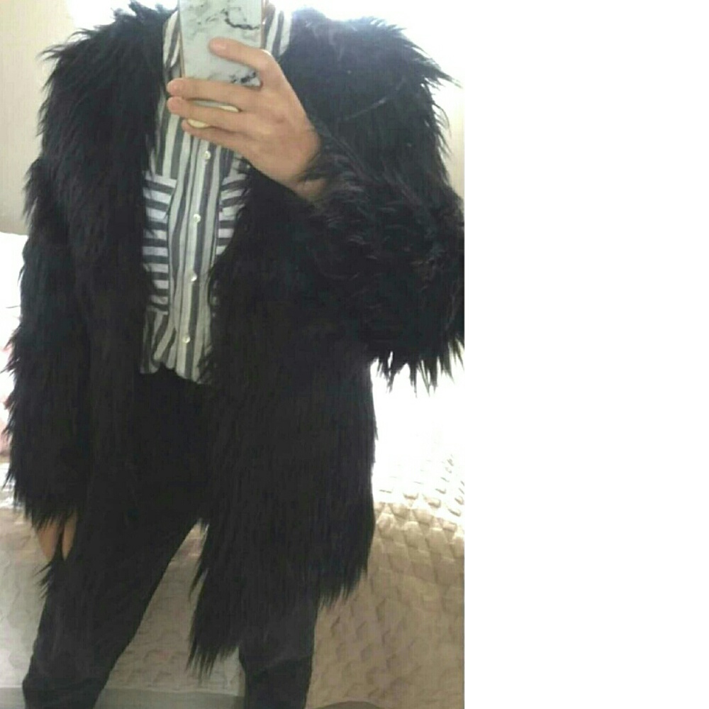 Shaggy Faux Fur Jacket in Black - Lolita Kawaii - Picture 7 of 8